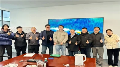 Chet ellik mijozlar bizning kompaniyamizga tashrif buyurib,-AGV uskunalarini ...